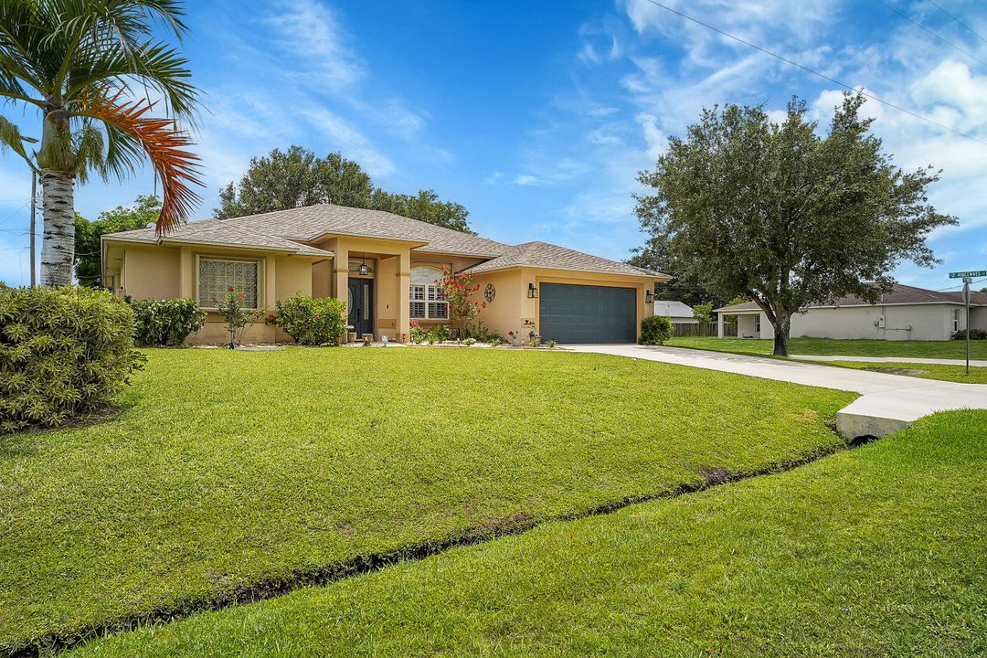 For Sale: $475,000 (3 beds, 2 baths, 1996 Square Feet)