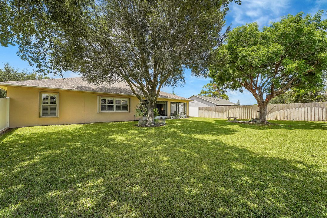 For Sale: $475,000 (3 beds, 2 baths, 1996 Square Feet)