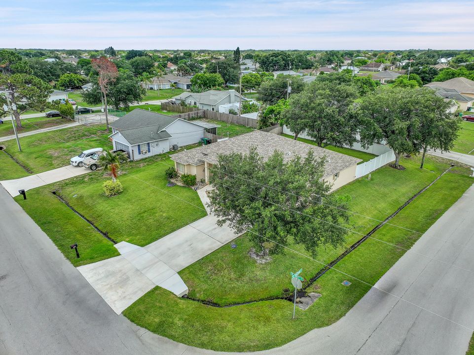 For Sale: $475,000 (3 beds, 2 baths, 1996 Square Feet)