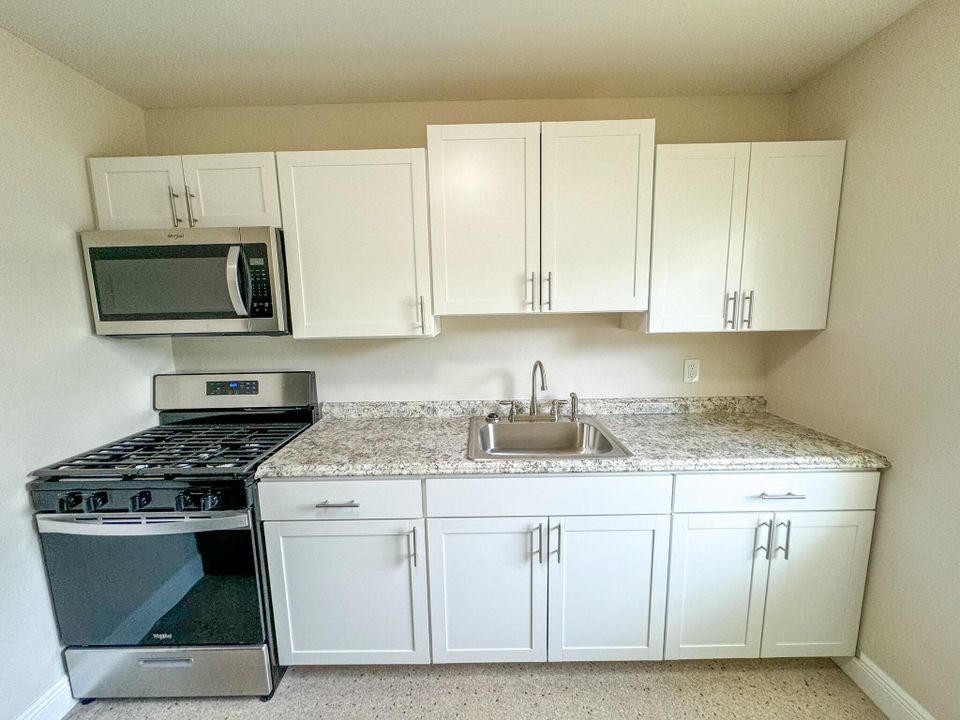 For Rent: $1,500 (2 beds, 1 baths, 750 Square Feet)