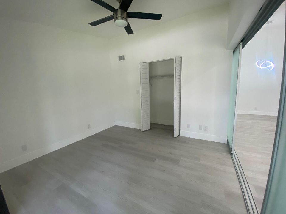 For Sale: $209,999 (2 beds, 2 baths, 976 Square Feet)