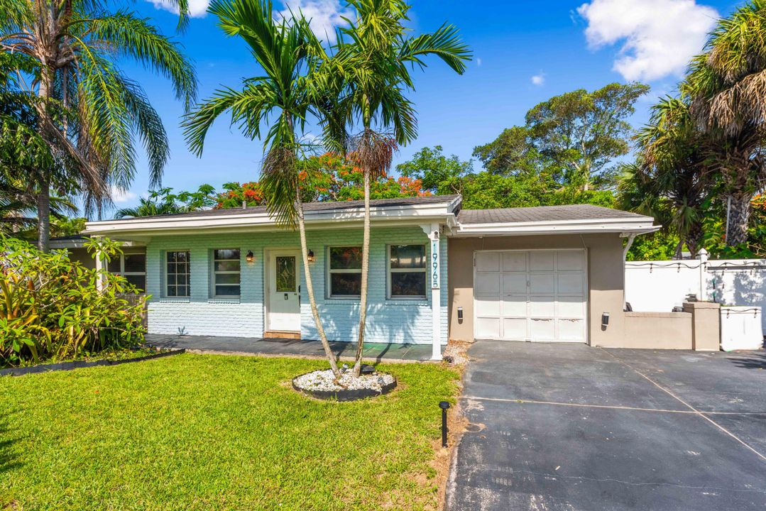 For Sale: $695,000 (3 beds, 2 baths, 1443 Square Feet)