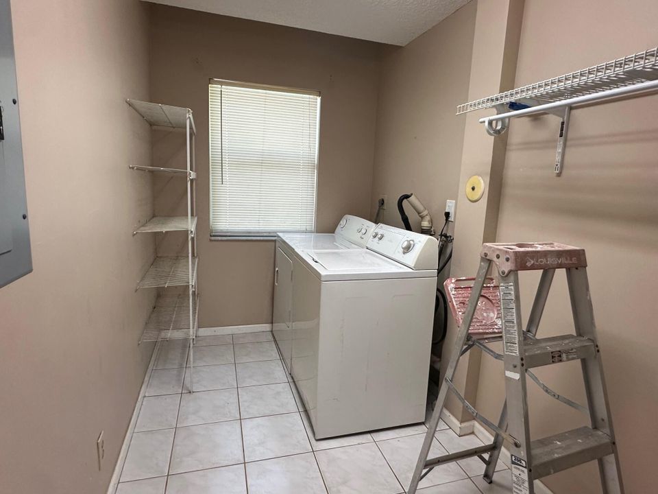 Active With Contract: $2,700 (4 beds, 2 baths, 1866 Square Feet)