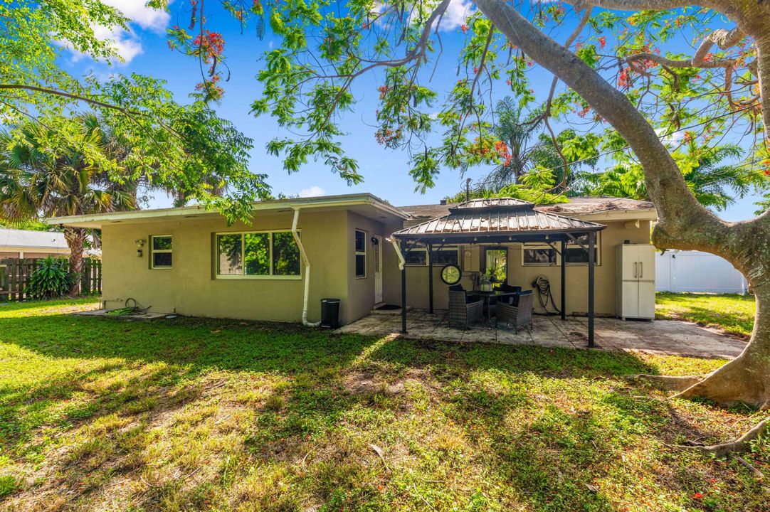 For Sale: $695,000 (3 beds, 2 baths, 1443 Square Feet)