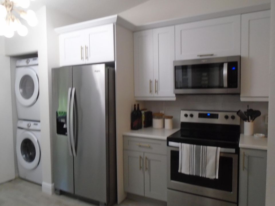 For Rent: $2,100 (2 beds, 2 baths, 863 Square Feet)