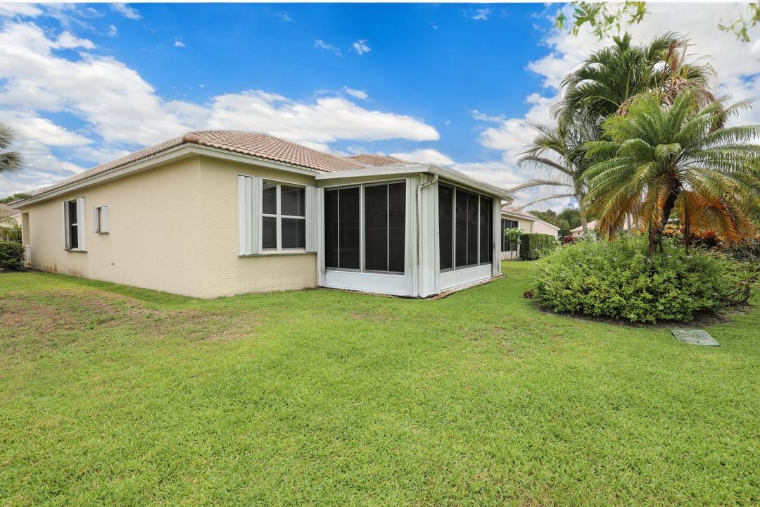 For Sale: $299,900 (2 beds, 2 baths, 1590 Square Feet)