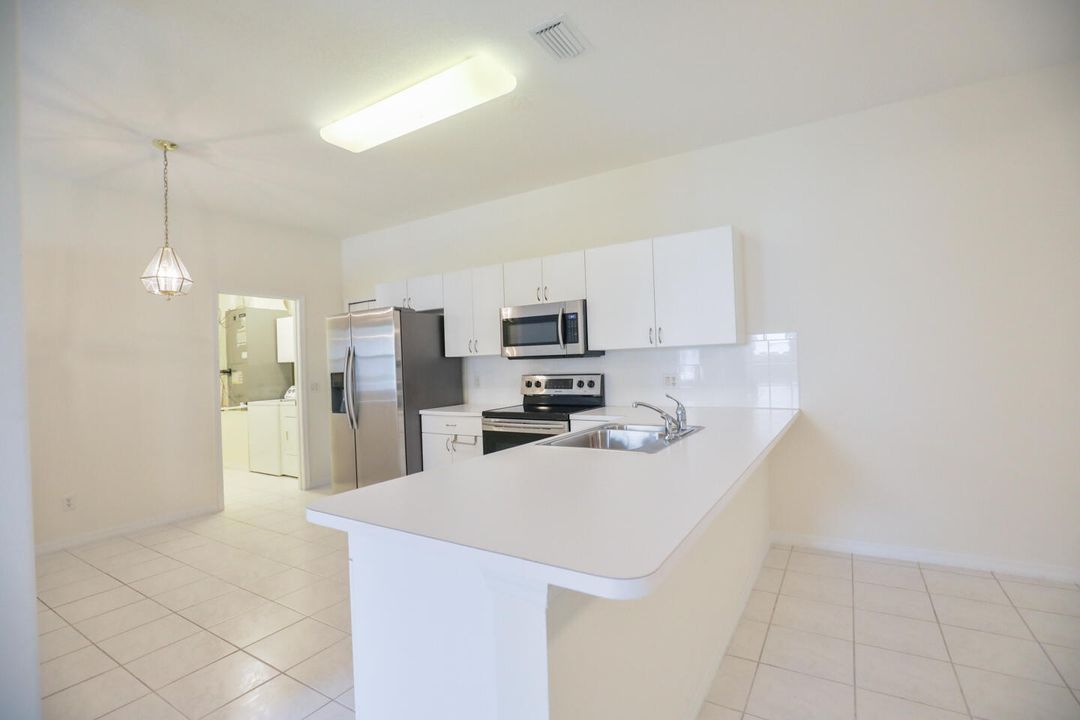 For Sale: $299,900 (2 beds, 2 baths, 1590 Square Feet)