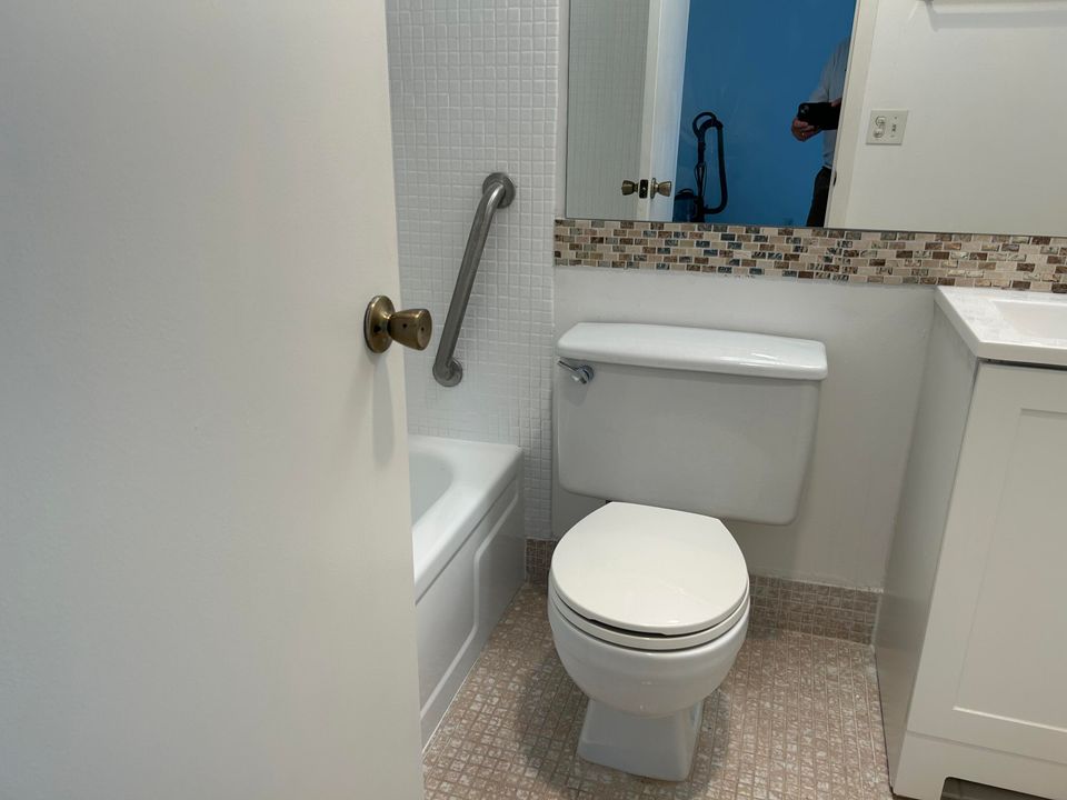 For Rent: $1,600 (1 beds, 1 baths, 735 Square Feet)