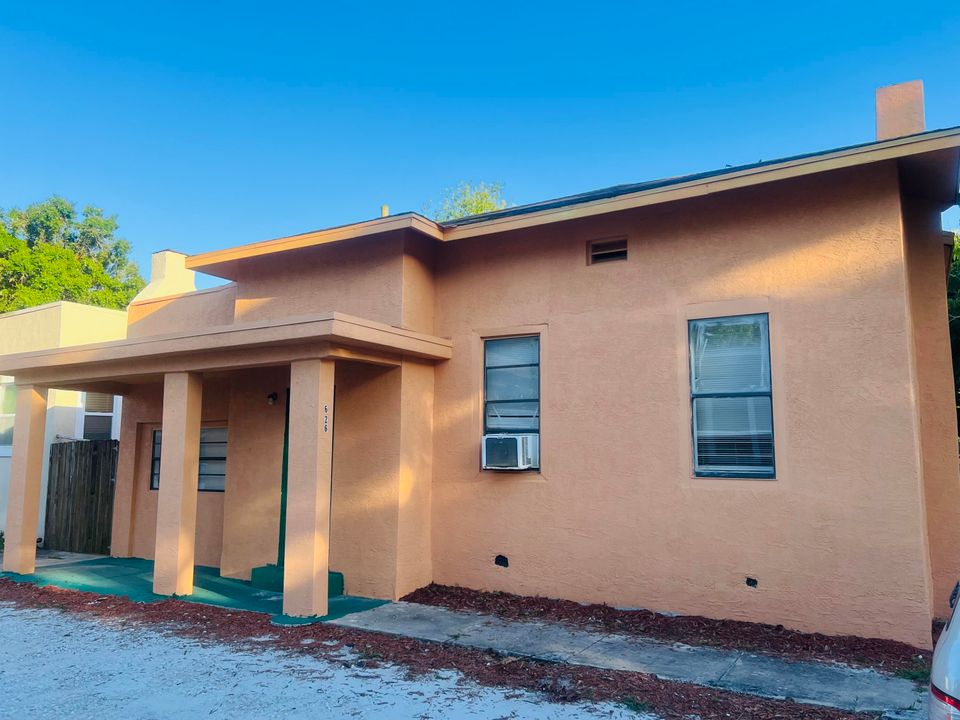 For Sale: $179,999 (2 beds, 2 baths, 956 Square Feet)