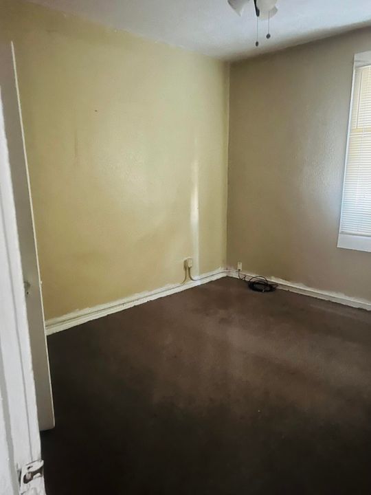 Active With Contract: $159,999 (2 beds, 2 baths, 956 Square Feet)