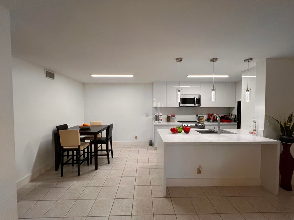 En Venta: $289,900 (2 camas, 2 baños, 1018 Pies cuadrados)