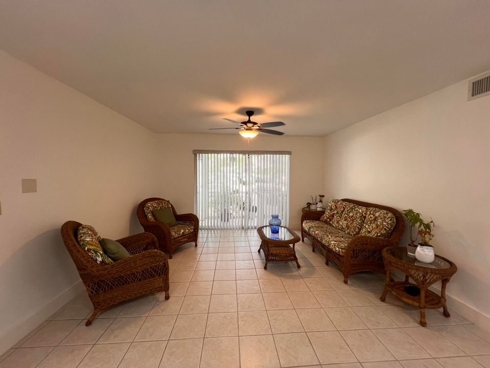 For Sale: $289,900 (2 beds, 2 baths, 1018 Square Feet)