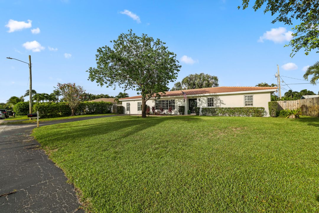 For Sale: $1,399,000 (4 beds, 3 baths, 2624 Square Feet)