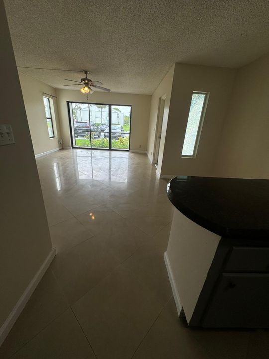 For Rent: $1,900 (2 beds, 2 baths, 1106 Square Feet)