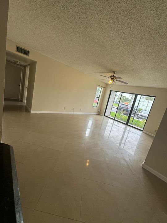 For Rent: $1,900 (2 beds, 2 baths, 1106 Square Feet)