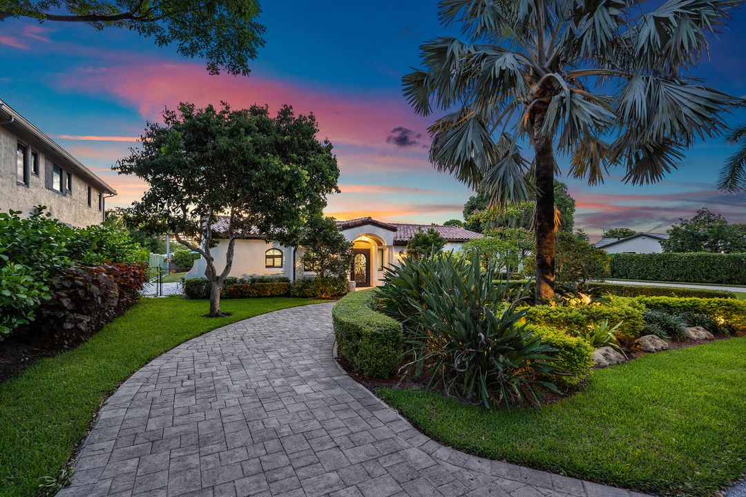 For Sale: $1,650,000 (3 beds, 3 baths, 2289 Square Feet)