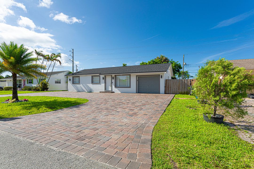 For Sale: $560,000 (3 beds, 2 baths, 1360 Square Feet)