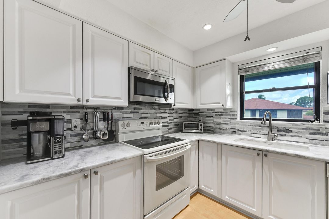 For Sale: $259,000 (2 beds, 2 baths, 1107 Square Feet)