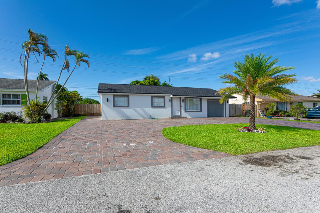 For Sale: $560,000 (3 beds, 2 baths, 1360 Square Feet)