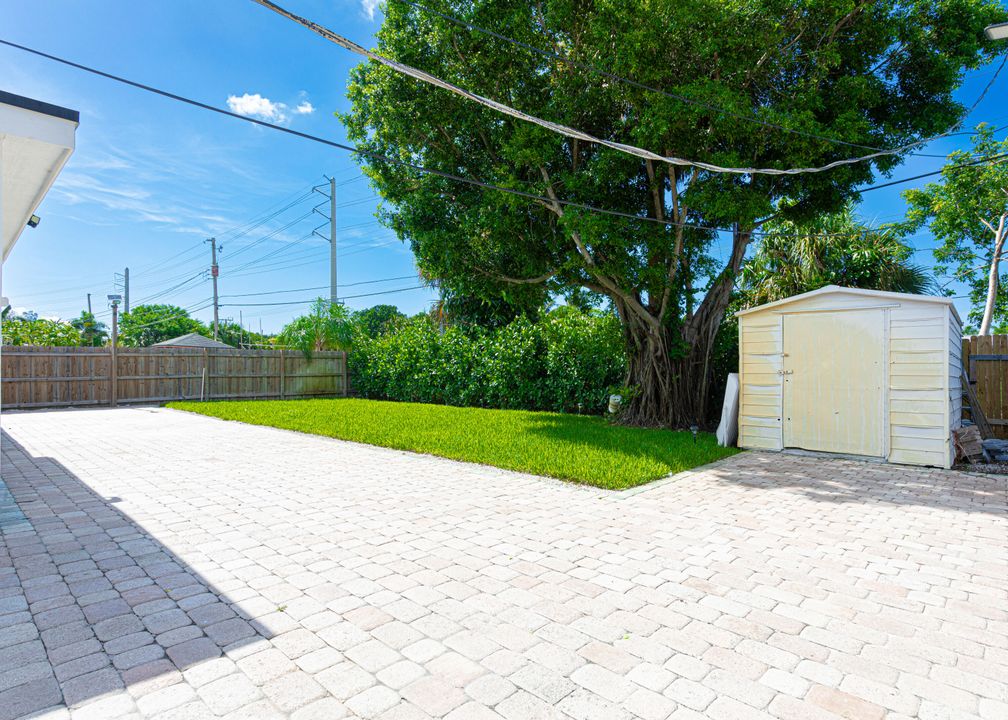 For Sale: $560,000 (3 beds, 2 baths, 1360 Square Feet)