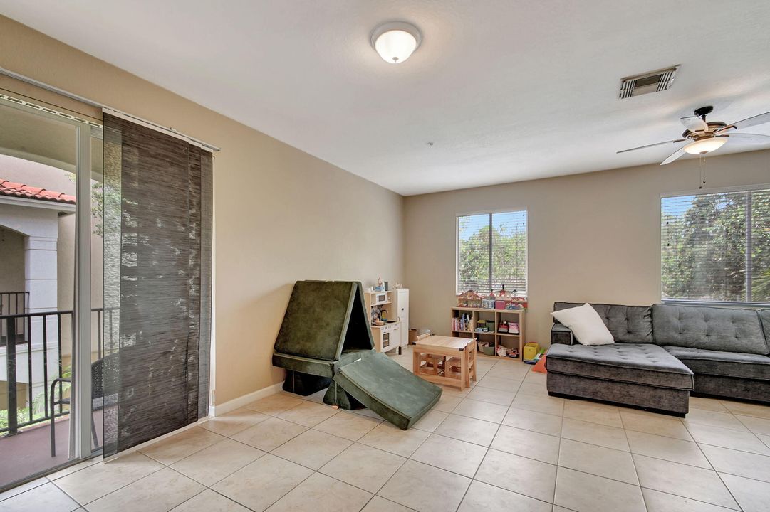Active With Contract: $440,000 (3 beds, 2 baths, 1831 Square Feet)