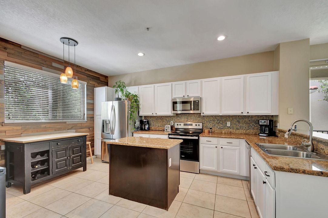 Active With Contract: $440,000 (3 beds, 2 baths, 1831 Square Feet)