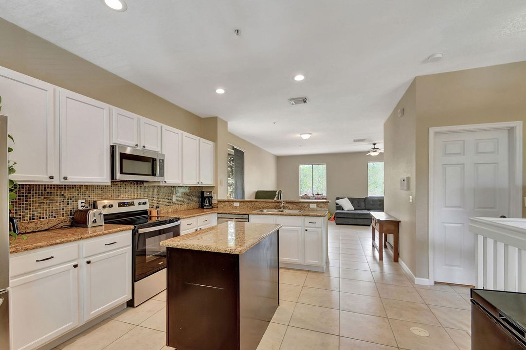 Active With Contract: $440,000 (3 beds, 2 baths, 1831 Square Feet)