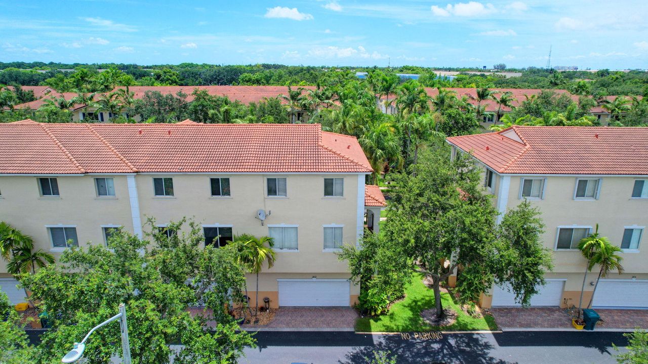 Active With Contract: $440,000 (3 beds, 2 baths, 1831 Square Feet)