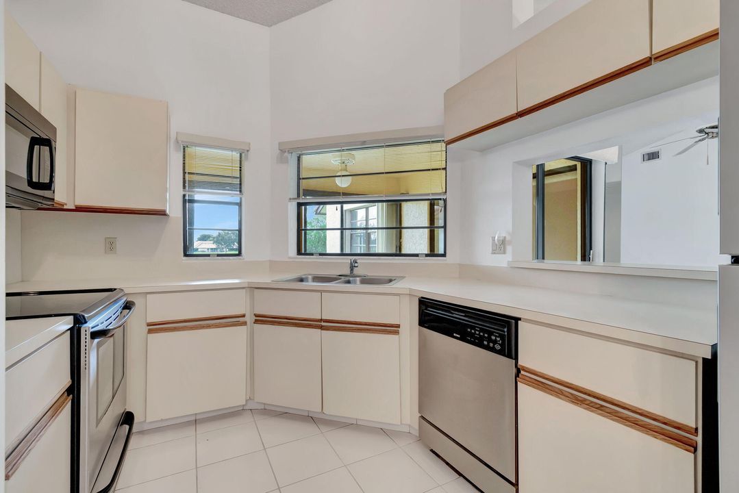 For Sale: $269,900 (3 beds, 2 baths, 1335 Square Feet)