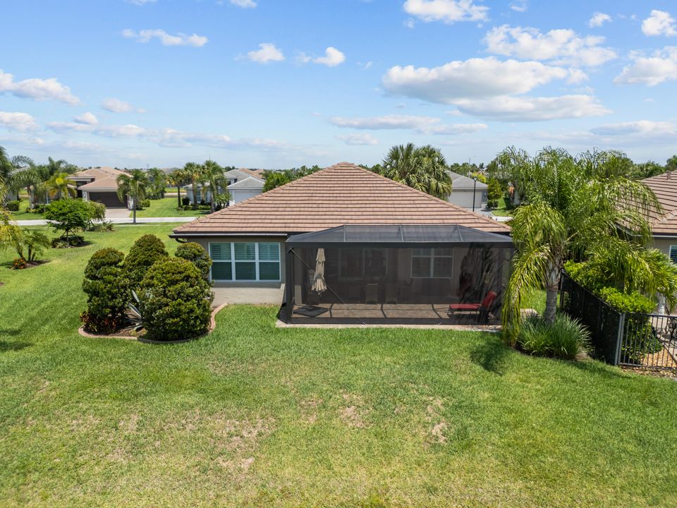 Active With Contract: $719,744 (3 beds, 2 baths, 2157 Square Feet)