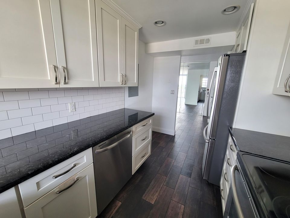 For Sale: $350,000 (2 beds, 2 baths, 1311 Square Feet)