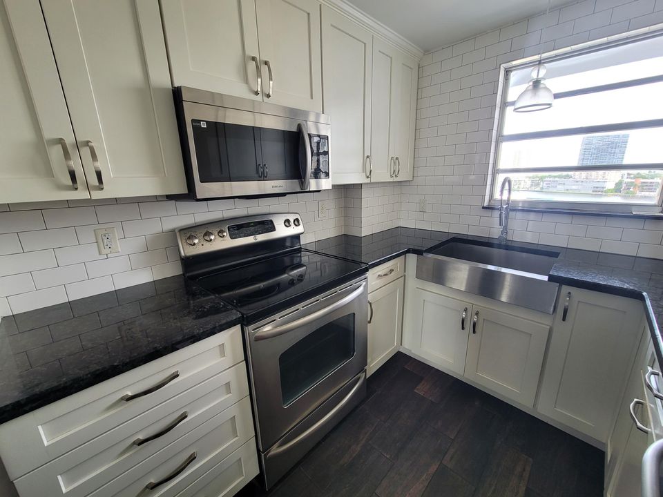 For Sale: $350,000 (2 beds, 2 baths, 1311 Square Feet)