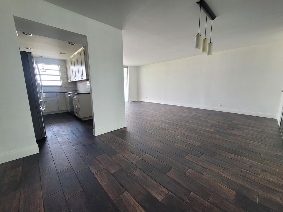 En Venta: $350,000 (2 camas, 2 baños, 1311 Pies cuadrados)