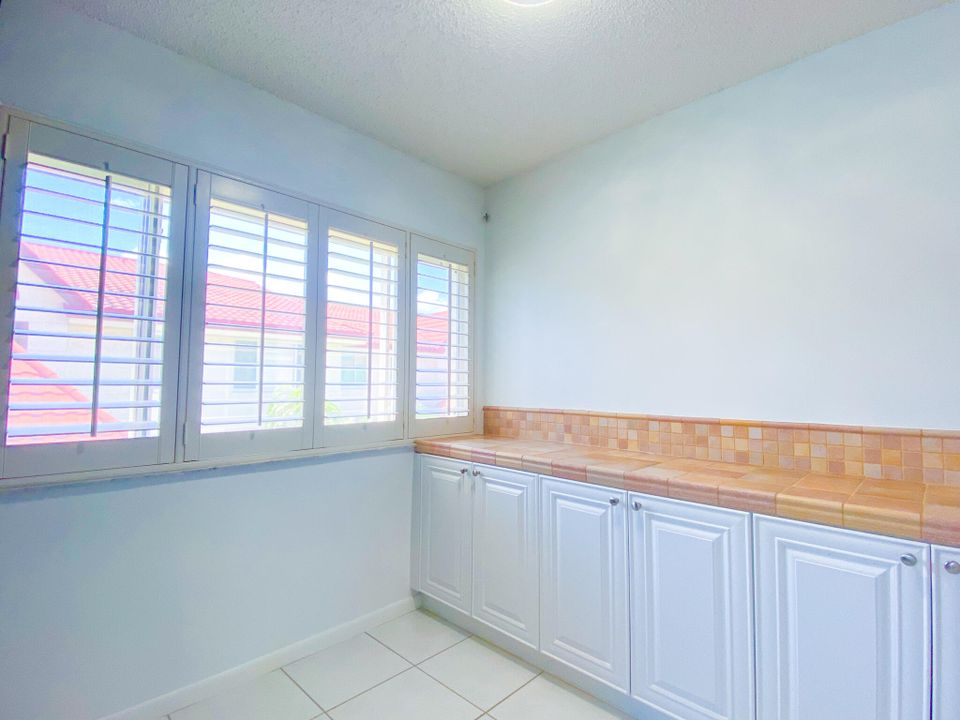 For Rent: $3,200 (3 beds, 2 baths, 1670 Square Feet)