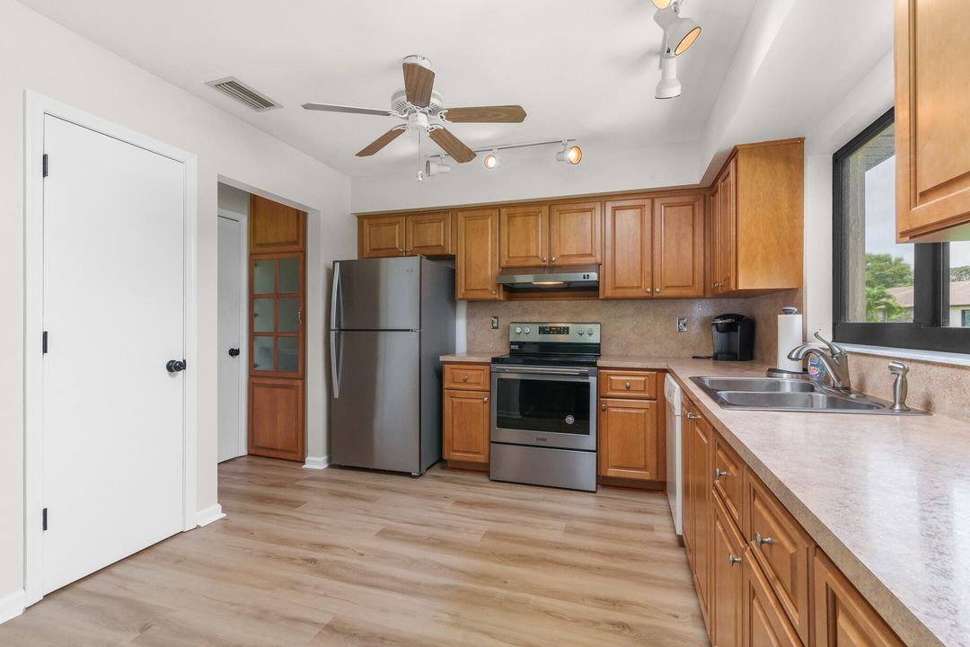 For Sale: $310,000 (2 beds, 2 baths, 1400 Square Feet)