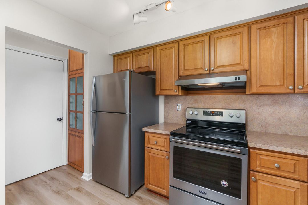 For Sale: $310,000 (2 beds, 2 baths, 1400 Square Feet)