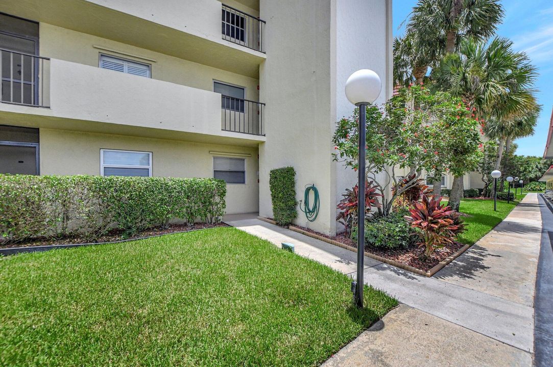 For Sale: $235,000 (2 beds, 2 baths, 1400 Square Feet)