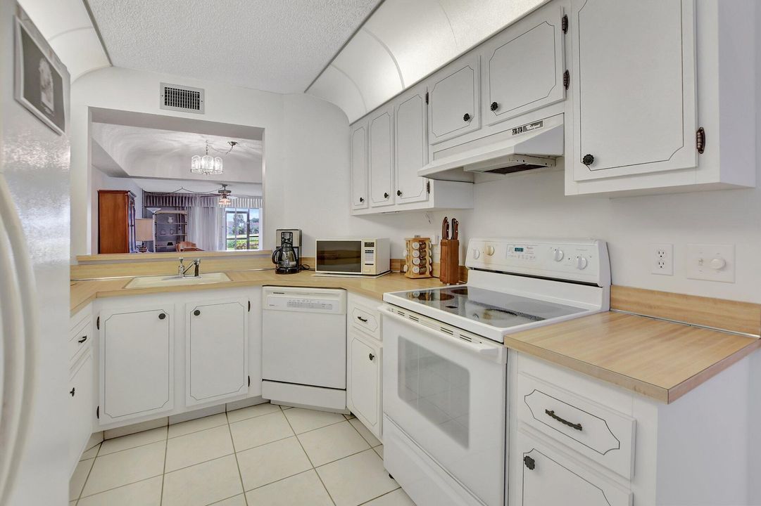 For Sale: $235,000 (2 beds, 2 baths, 1400 Square Feet)