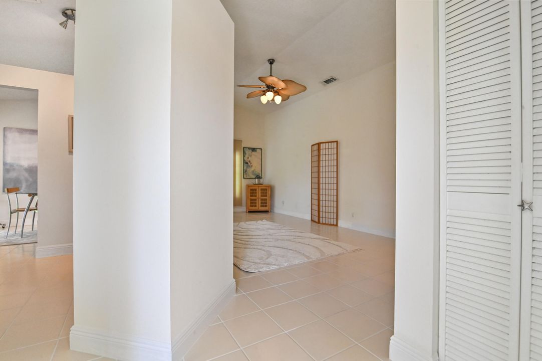 For Sale: $395,000 (2 beds, 2 baths, 1077 Square Feet)