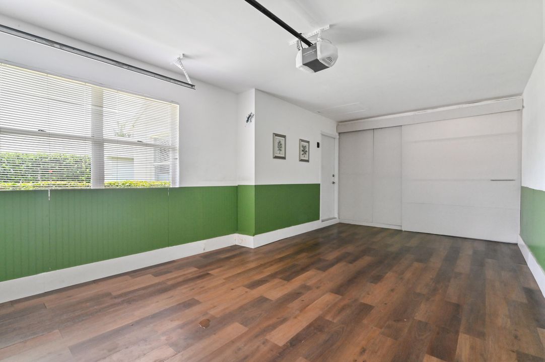 For Sale: $395,000 (2 beds, 2 baths, 1077 Square Feet)