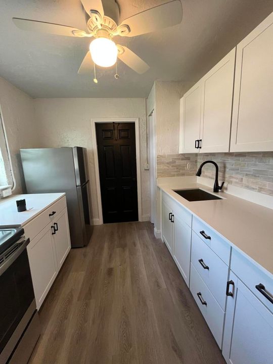 For Rent: $2,500 (2 beds, 1 baths, 576 Square Feet)