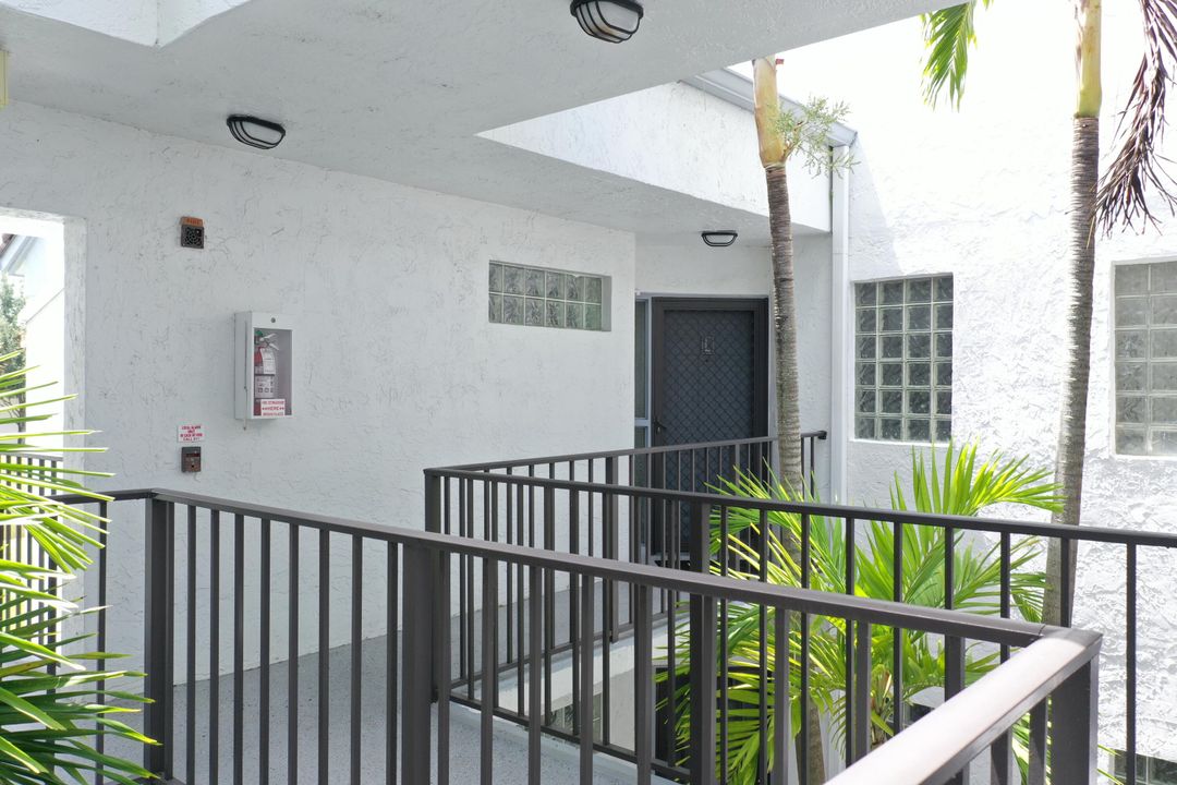 For Sale: $230,000 (2 beds, 2 baths, 1131 Square Feet)