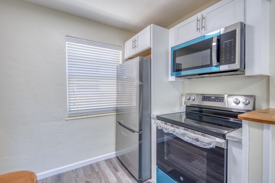 Active With Contract: $1,600 (1 beds, 1 baths, 450 Square Feet)