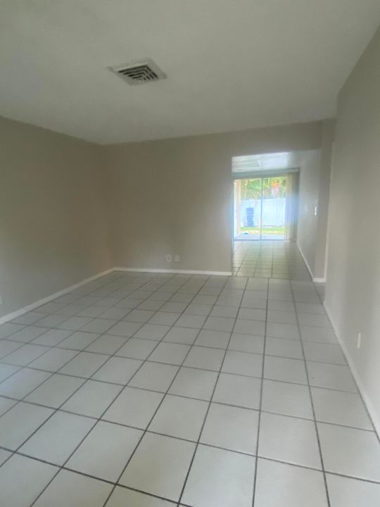 Active With Contract: $1,850 (2 beds, 1 baths, 852 Square Feet)