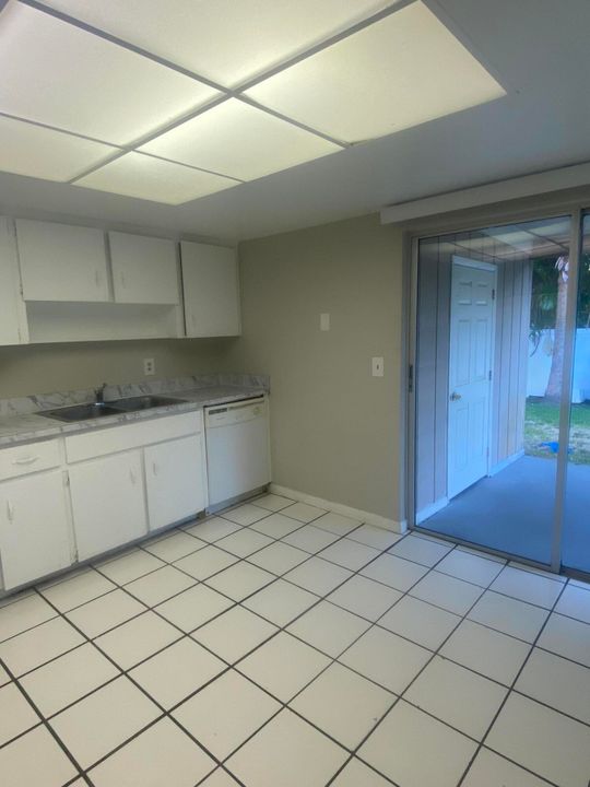 Active With Contract: $1,850 (2 beds, 1 baths, 852 Square Feet)