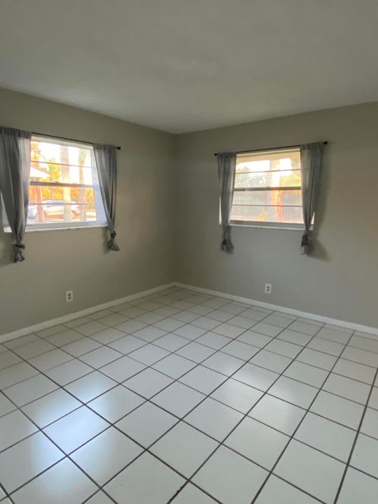 Active With Contract: $1,850 (2 beds, 1 baths, 852 Square Feet)