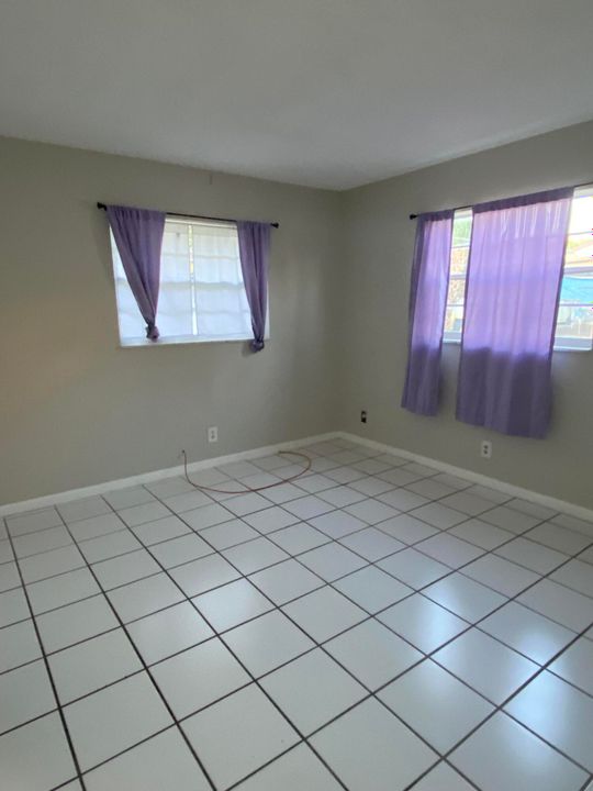 For Rent: $1,900 (2 beds, 1 baths, 852 Square Feet)