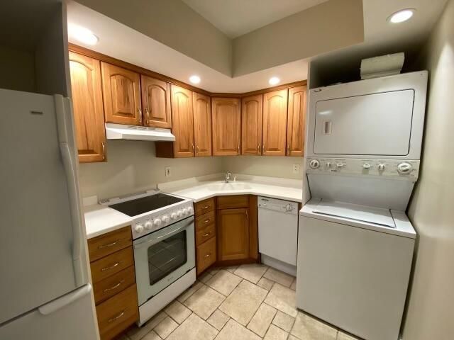 For Rent: $1,800 (1 beds, 1 baths, 643 Square Feet)