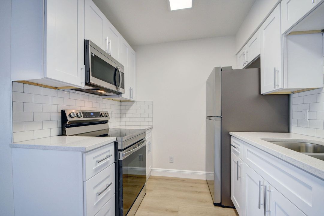 For Rent: $2,100 (2 beds, 2 baths, 800 Square Feet)