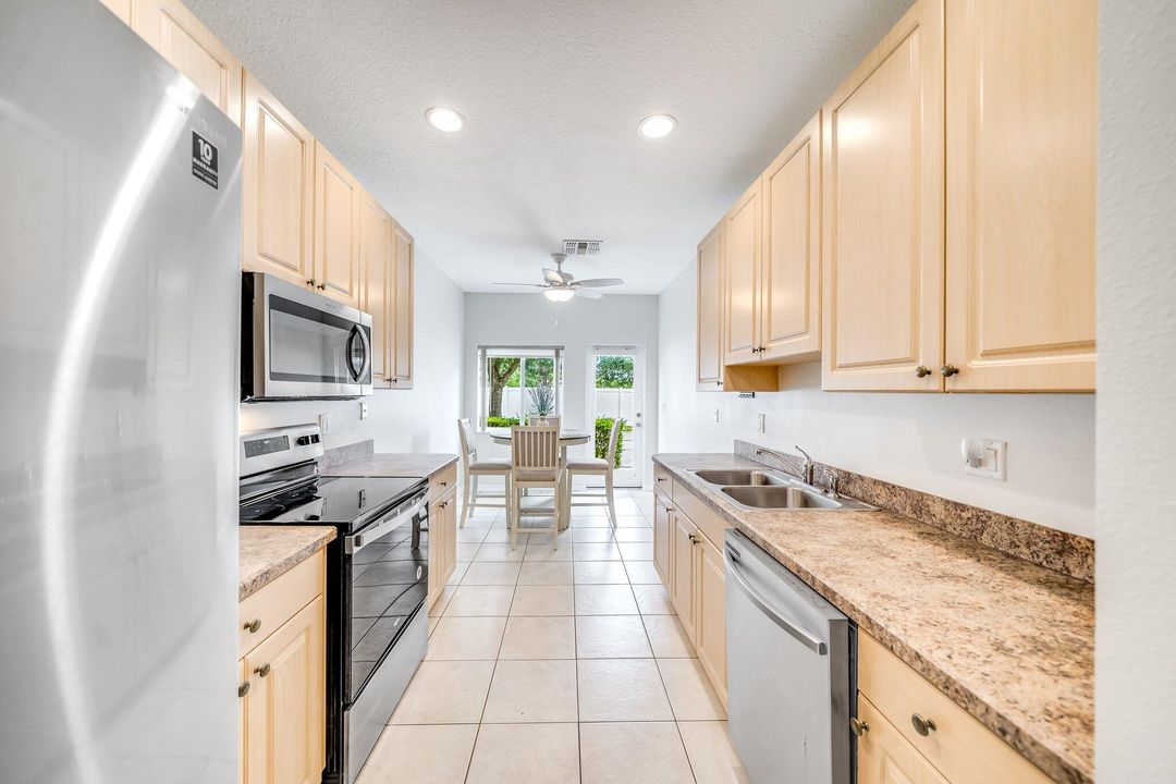 For Sale: $283,925 (2 beds, 2 baths, 1350 Square Feet)